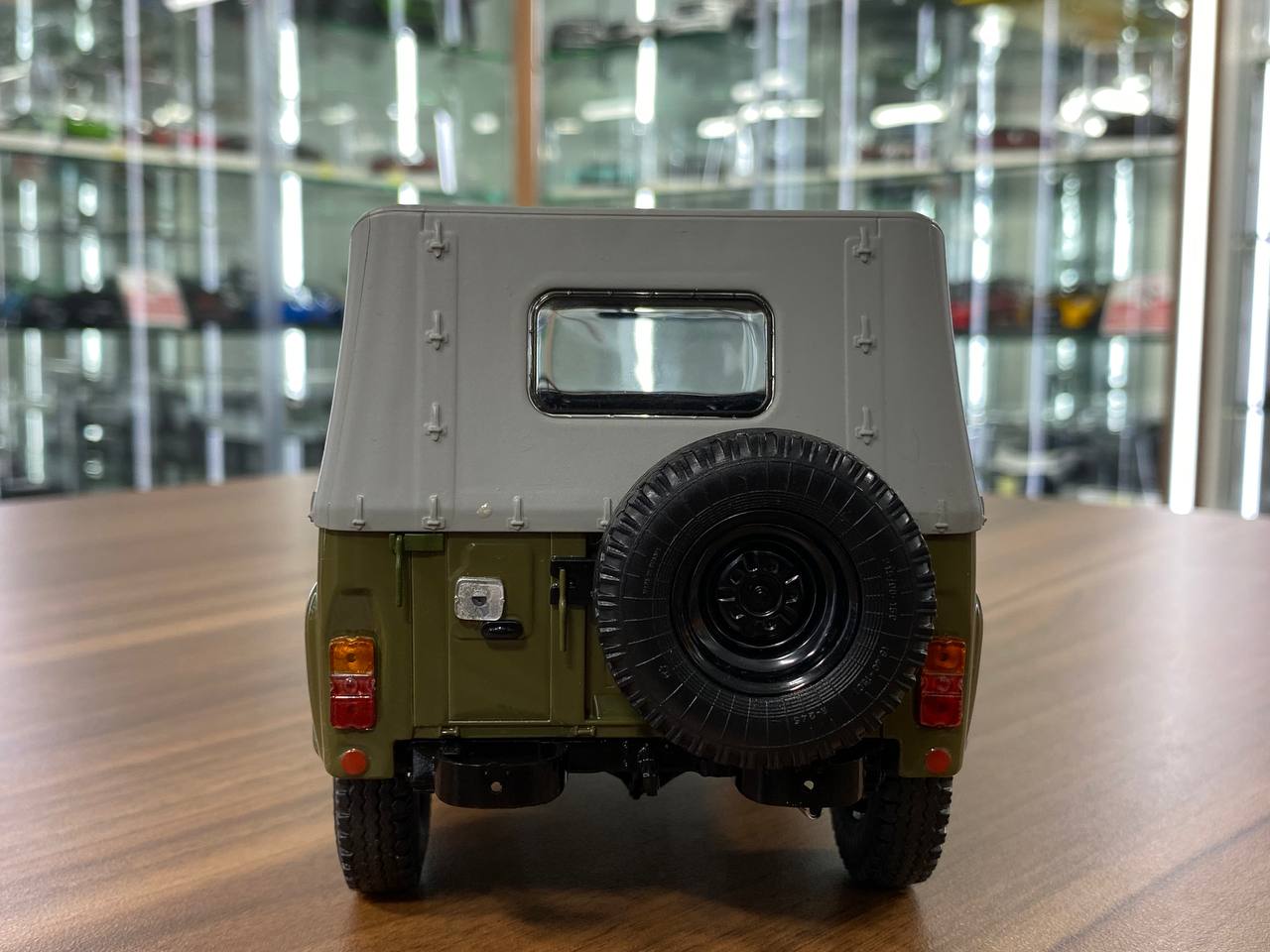 1/18 Resin UAZ-469 MCG Green Model Car