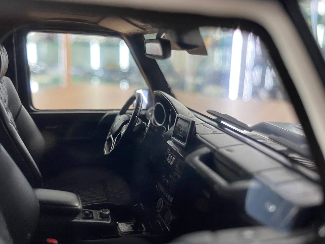 1/18 Resin Mercedes-Benz Brabus 500 4x4 White GT Spirit Scale Model Car