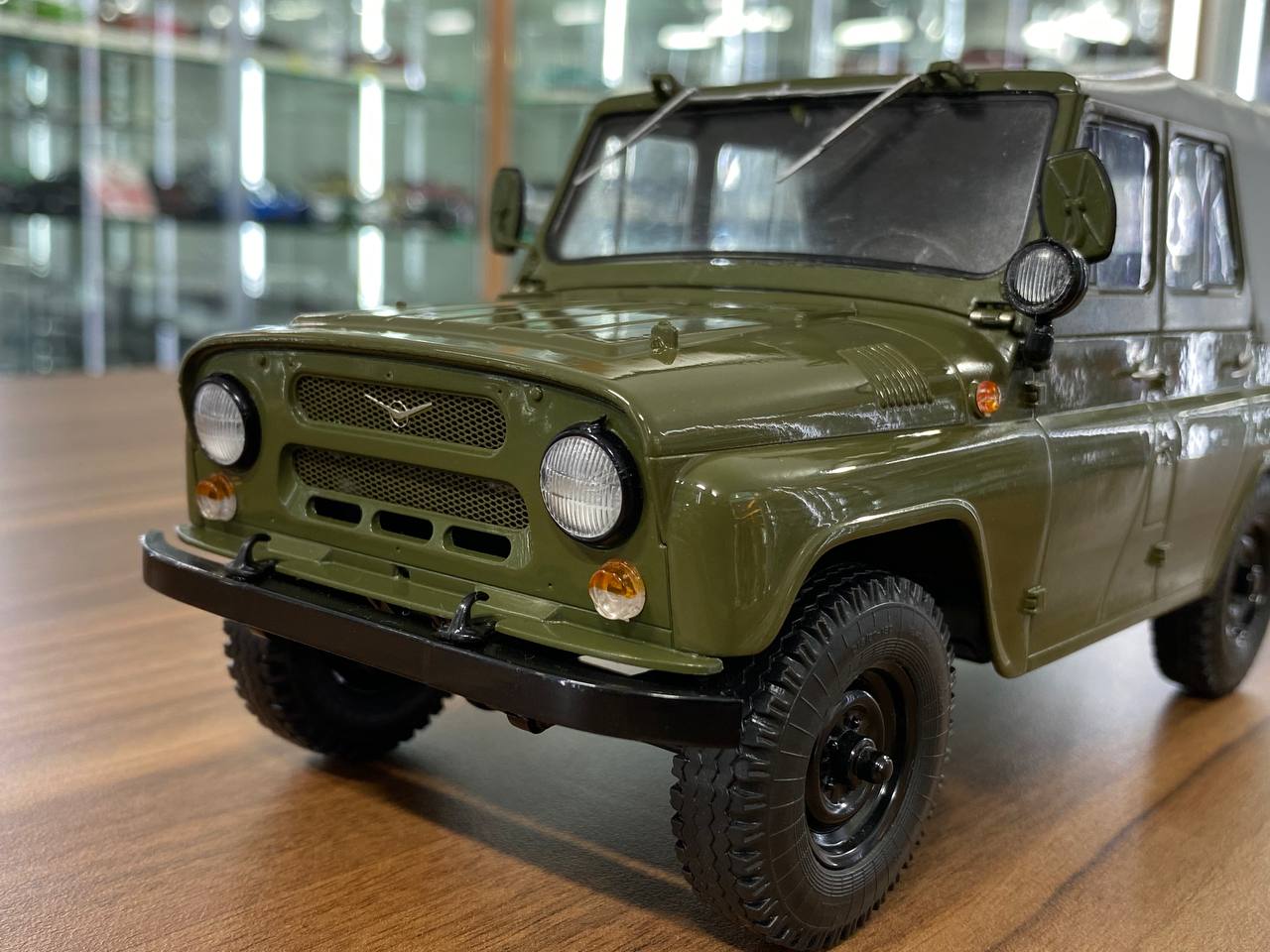 1/18 Resin UAZ-469 MCG Green Model Car