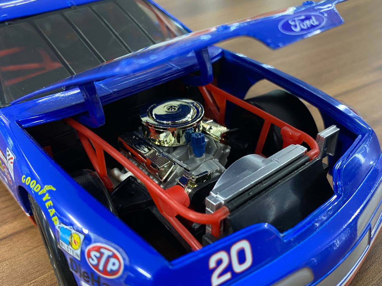 1/18 Diecast Ford Thunderbird Blue Ertl Collectibles Scale Model Car