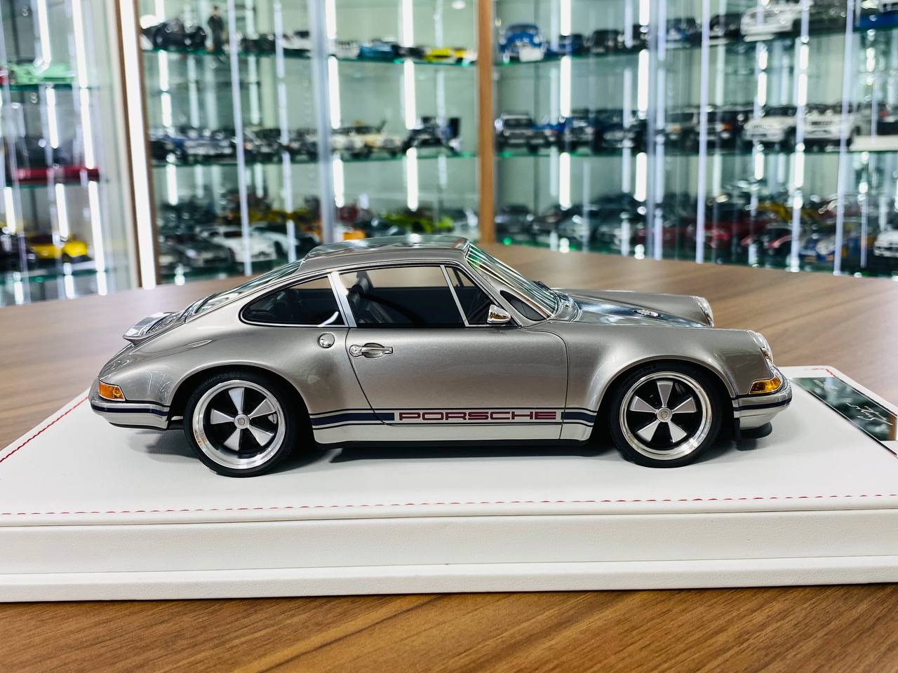 Ivy Model Porsche 911 Singer – 1/18 Resin Model, Titanium Silver/Navy Stripe, Limited 52