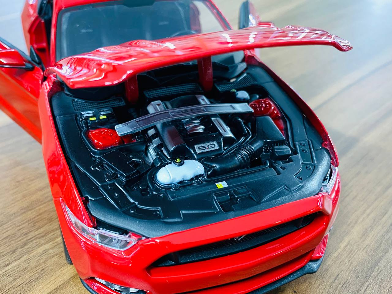 1/18 Diecast Full opening  Maisto Ford Mustang 2015 in Red