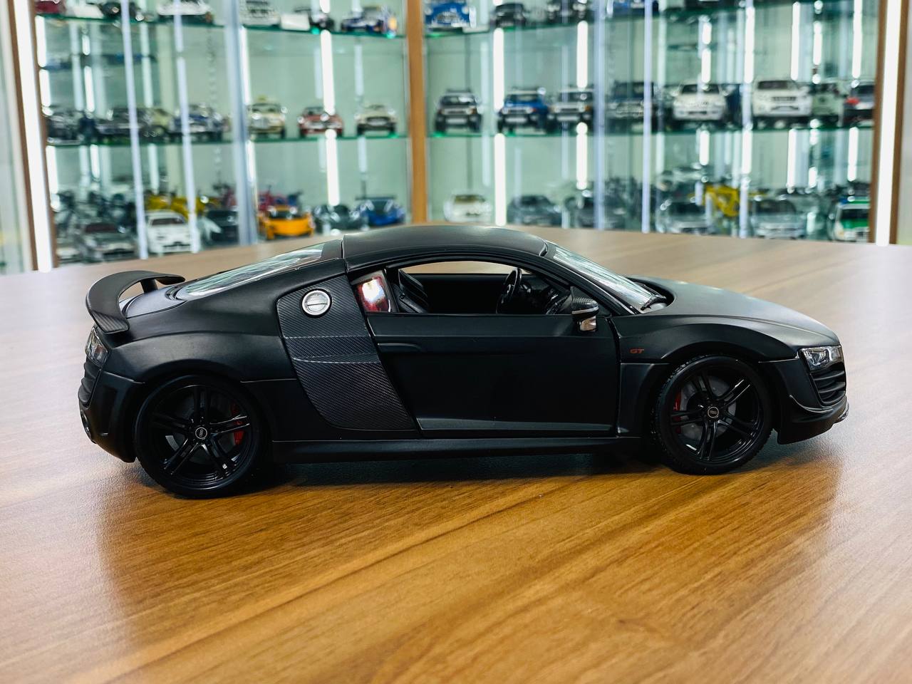 1/18 Diecast Full opening Maisto AUDI R8 GT in Matt Black