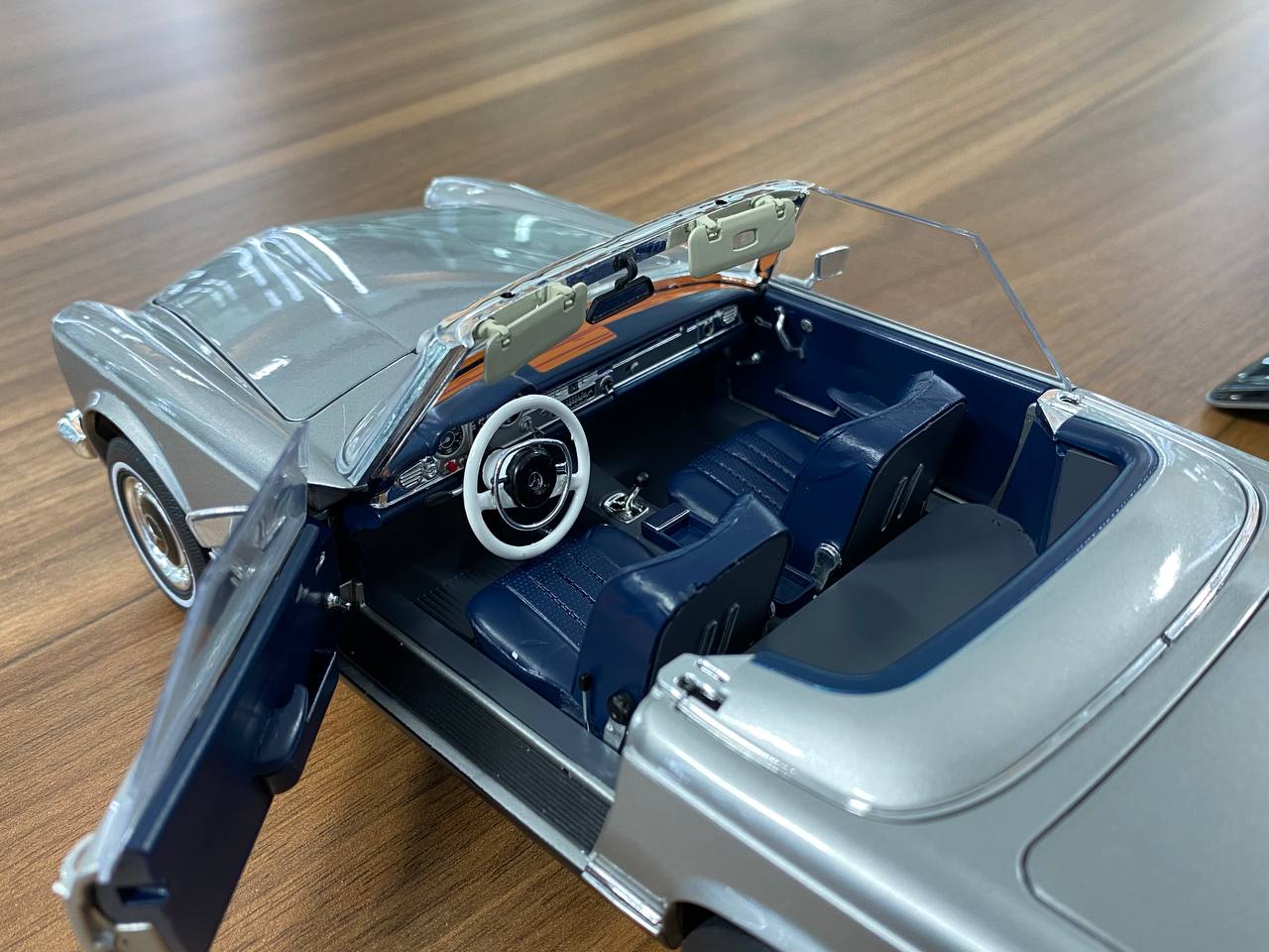 1:18 Diecast Schuco Mercedes-Benz 280 SL Pagode (W113) 1968-71 (Silver)