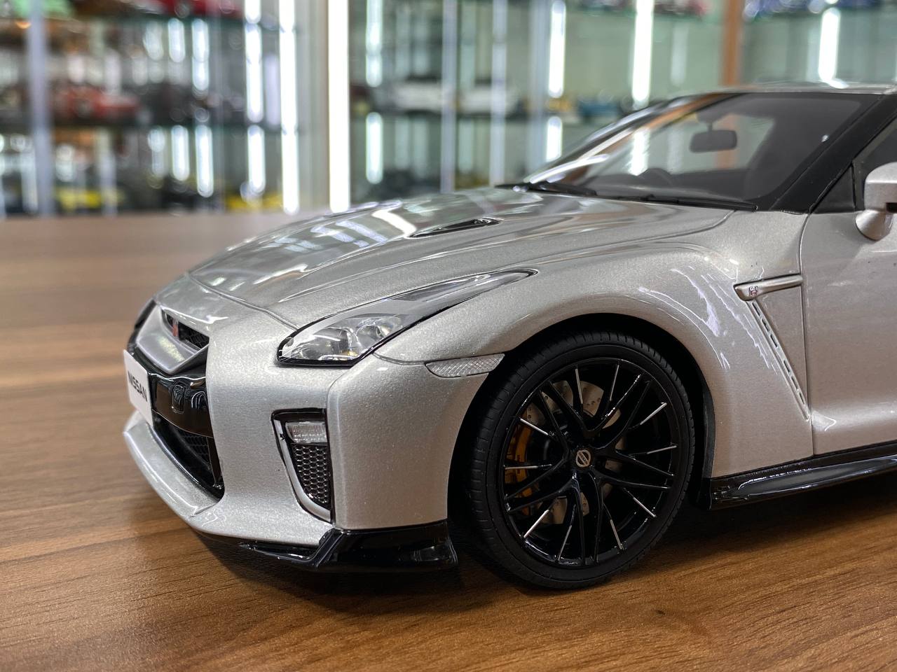 1:18 Resin Model - Kyosho Samurai Nissan GT-R R35 Premium Edition (Silver)
