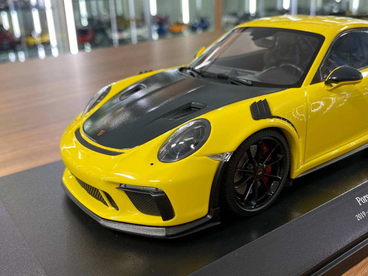 1:18 Diecast - Porsche 911 GT3 RS 2019 by Minichamps (Yellow with Black Wheels)