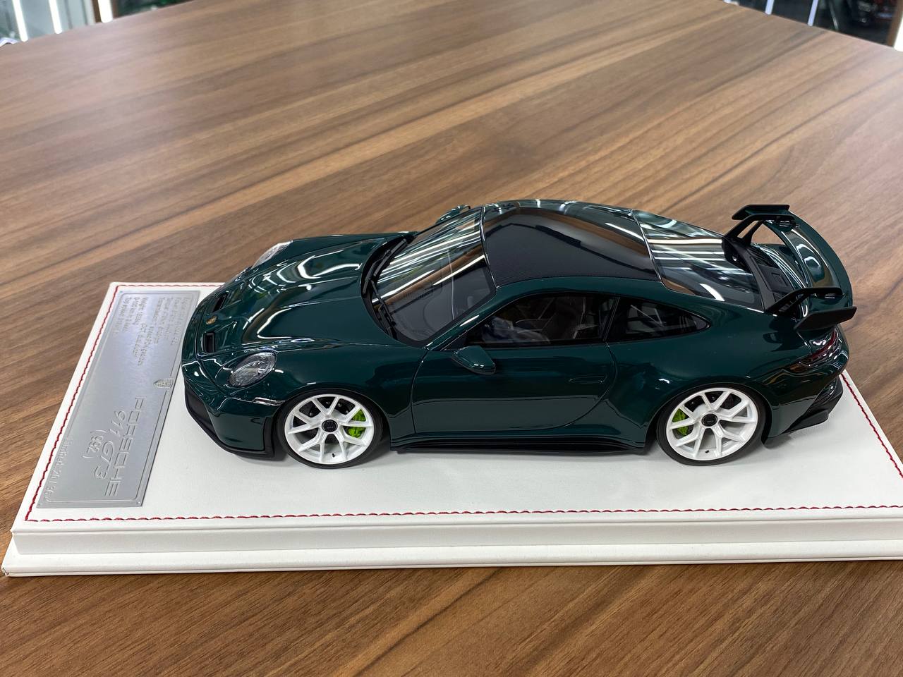 1:18 Resin - Davis & Giovanni Porsche 911 GT3 (992) Porsche Racing Green Metallic - Limited Edition 36pcs