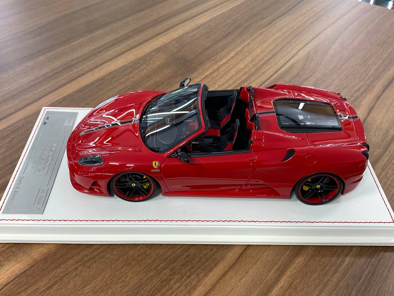 1:18 Resin – Davis & Giovanni Ferrari 16M Scuderia Spider Novitec Rosso Corsa / Black Stripe Limited 10