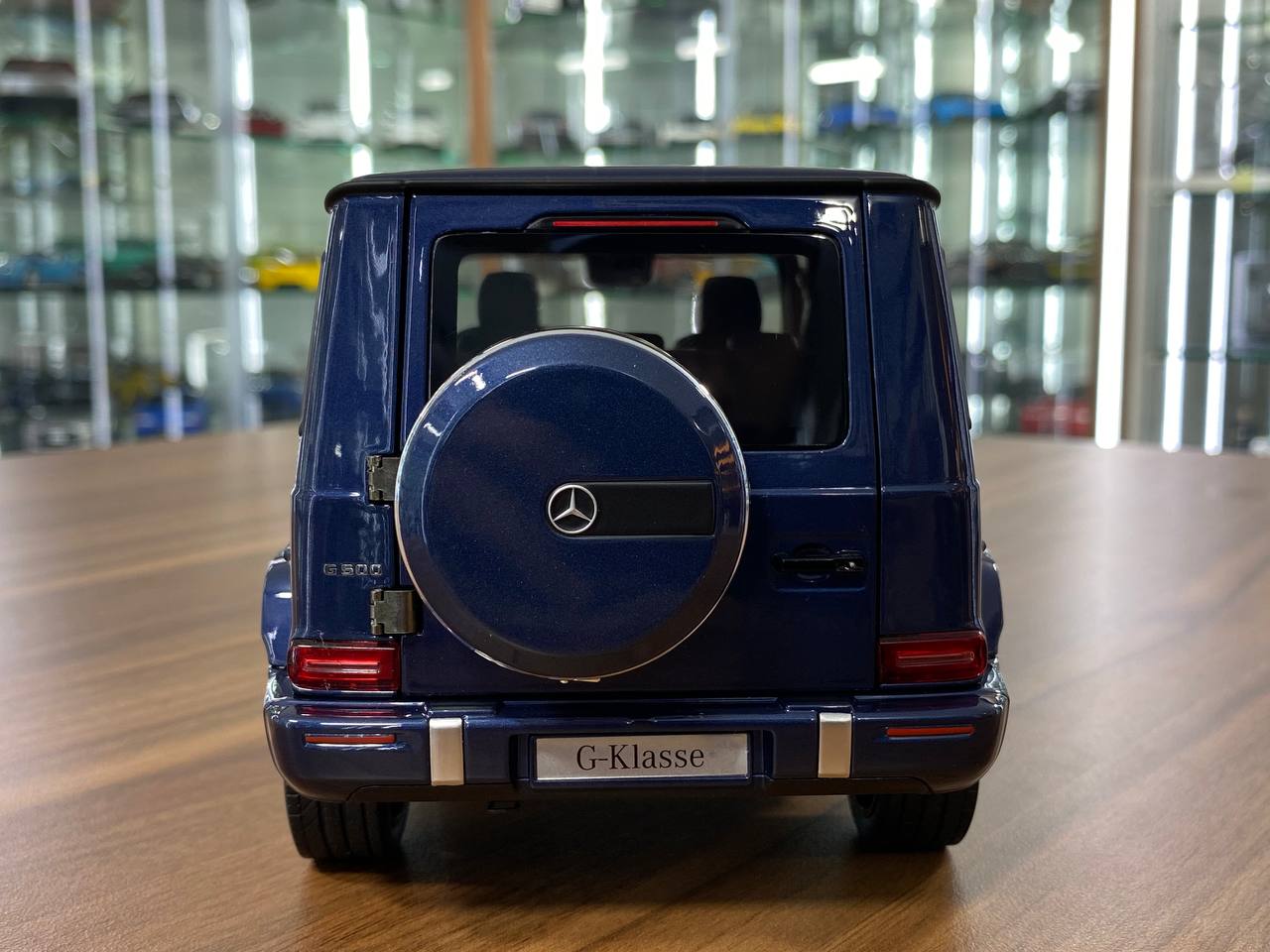 1/18 metal diecast Norev Dealer Edition Mercedes-Benz G 500 AMG Line Color Sodalite Blue