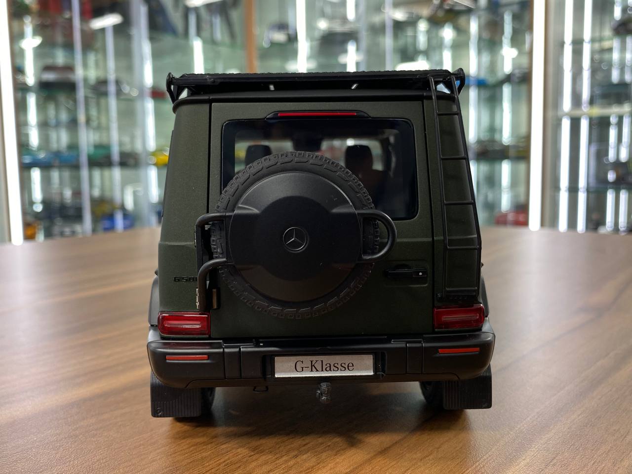 1/18 metal diecast Norev Dealer Edition Mercedes-Benz G 500 Color MANUFAKTUR olive magno