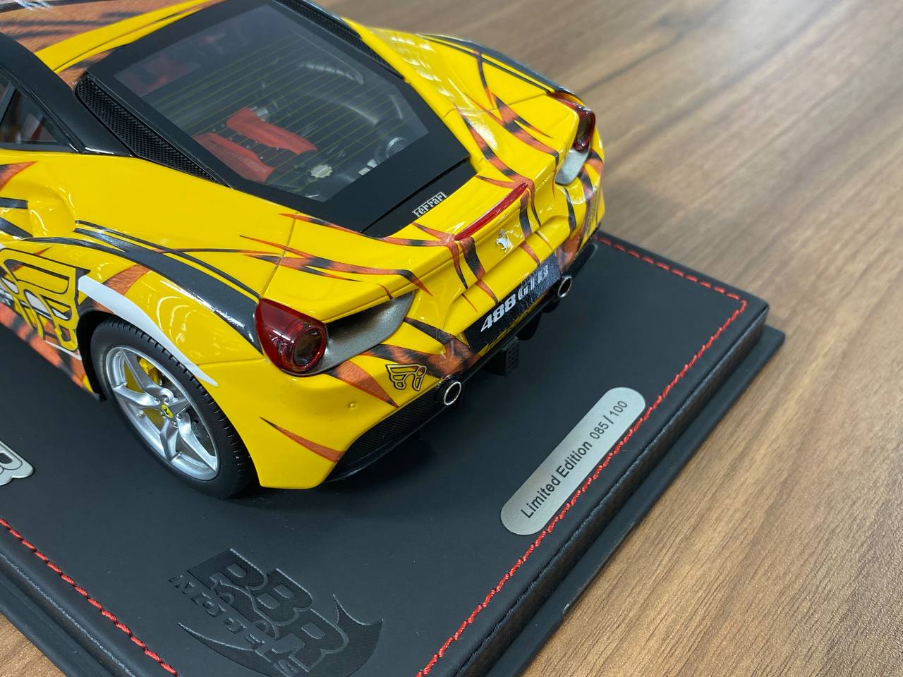 1/18 Resin – BBR Models Ferrari 488 GTB Tiger Giallo Modena Limited Edition:100 pcs