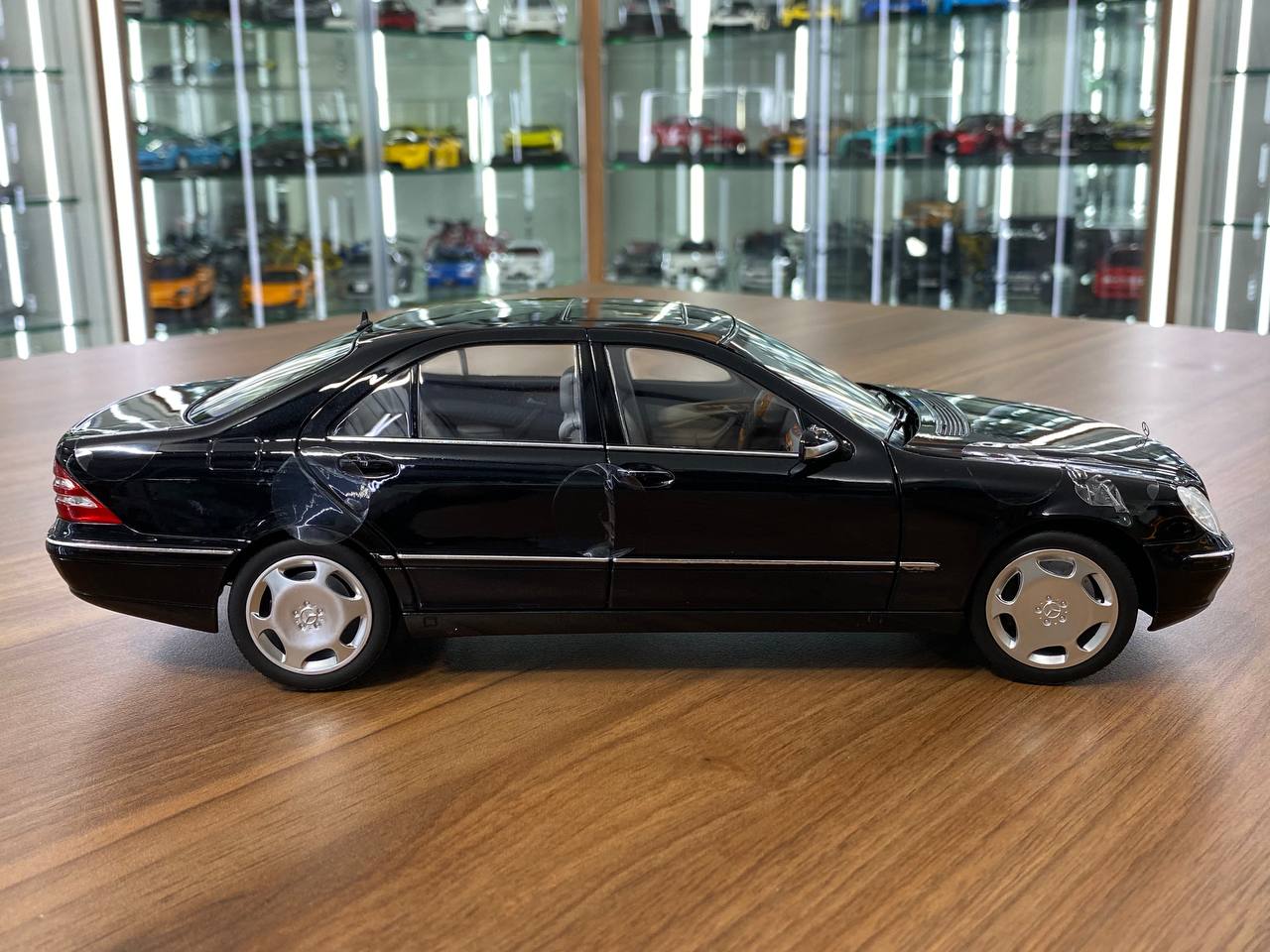 1/18 Diecast Model – Norev Dealer Edition Mercedes-Benz S 600 (V220) (2000–2005) in Obsidian Black