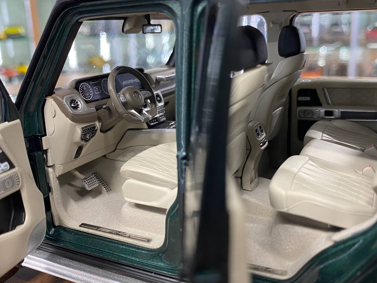 1/18 Diecast Full Opening – MINICHAMPS Mercedes-Benz G 63 (2018) Green Metallic – Limited Edition