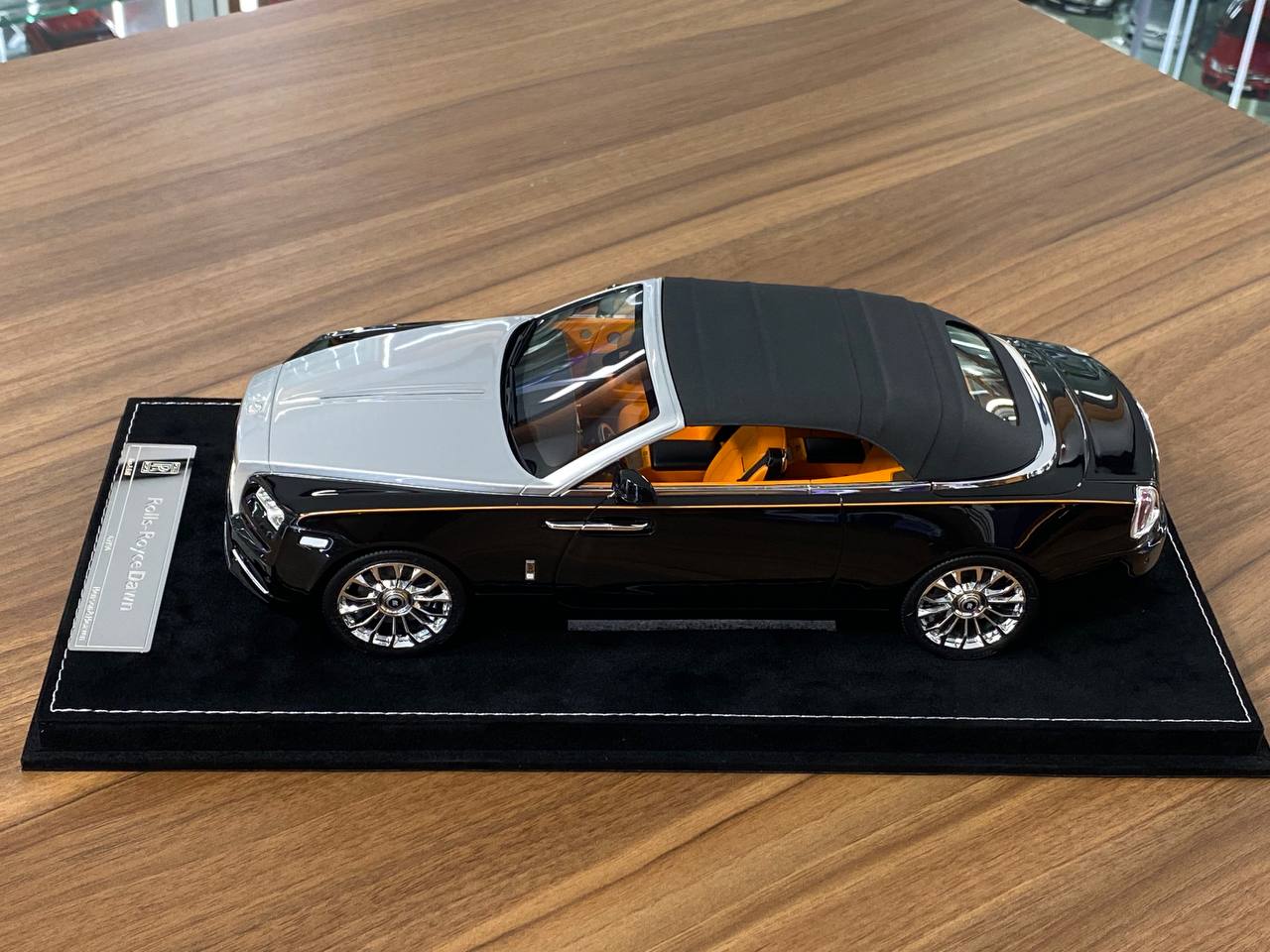 1/18 Resin Rolls Royce Dawn – Black/Silver | H&H | Limited Edition 30 pcs