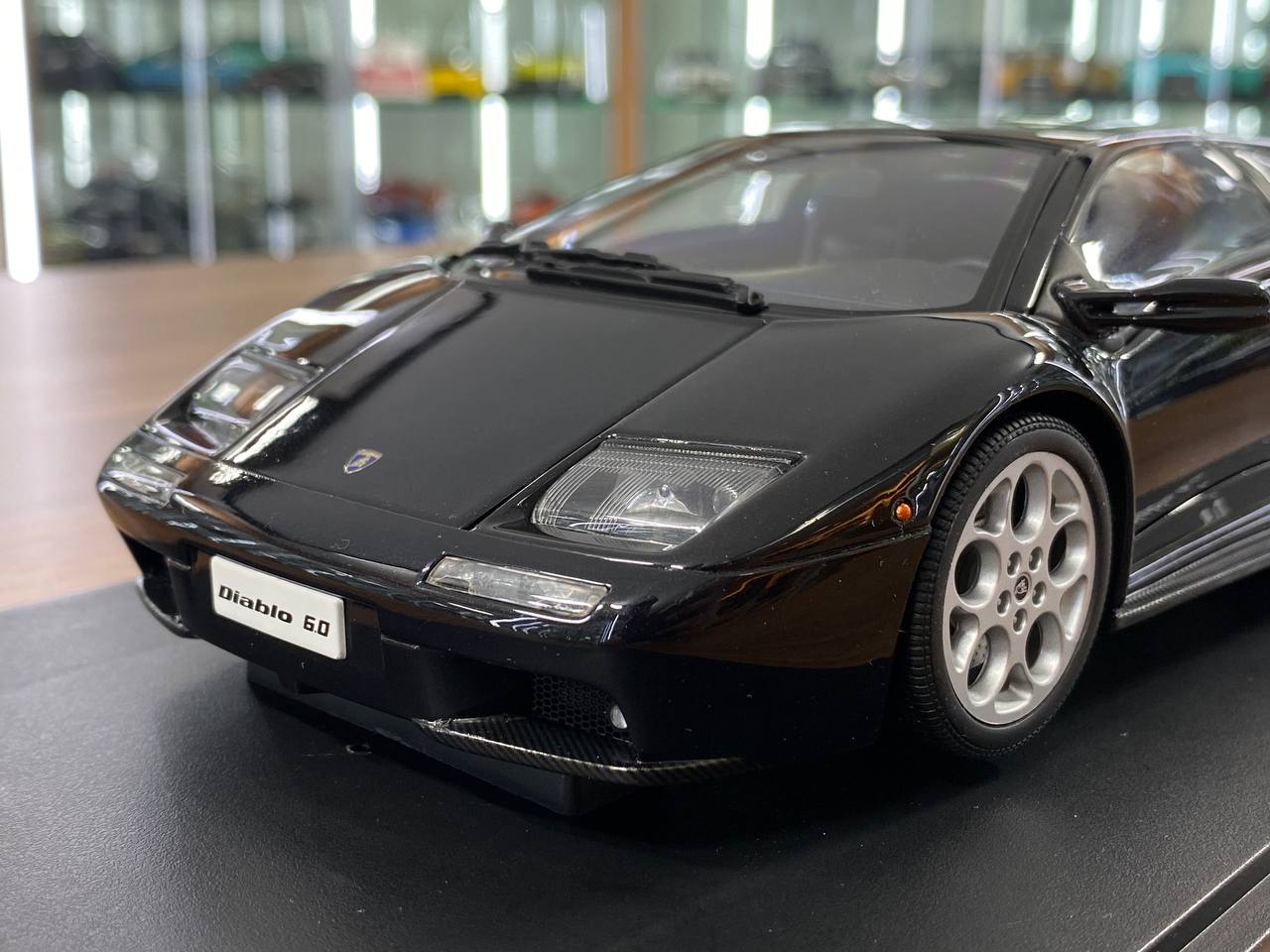 1/18 Diecast Lamborghini Diablo 6.0 – Metallic Black | AUTOart | Full Opening