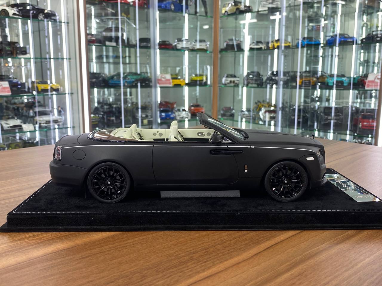 1/18 Resin Model – Rolls Royce Dawn | H&H |Matt Black