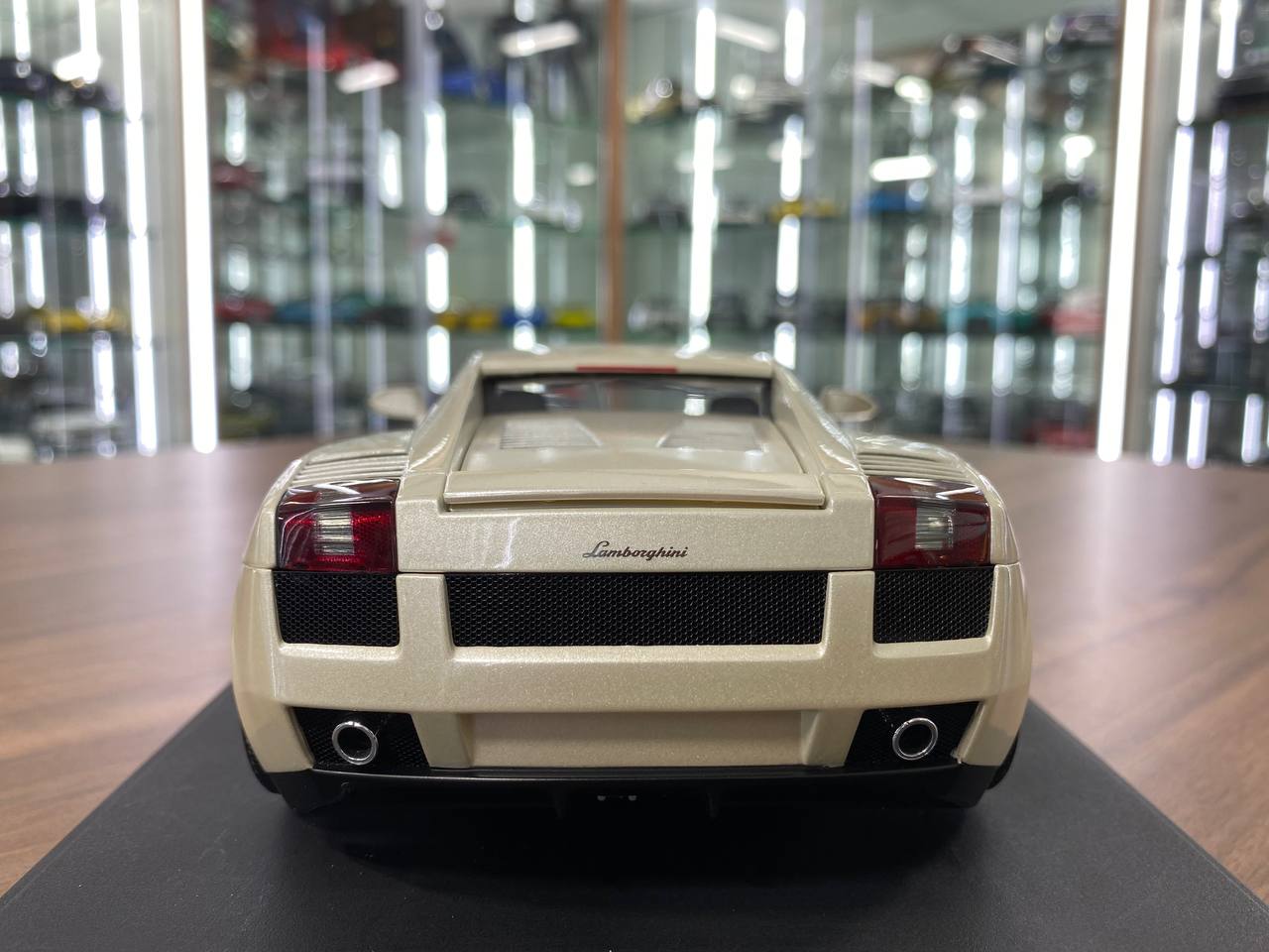 1/18 Diecast Metal Model – Lamborghini Gallardo | AUTOart | Full Opening | Balloon White