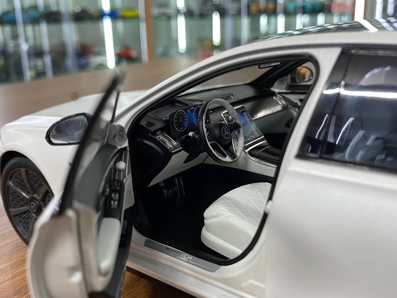 1/18 Diecast Metal Model – Mercedes-Maybach S 680 Night Series | Norev Dealer Edition | Full Opening | Opalite White