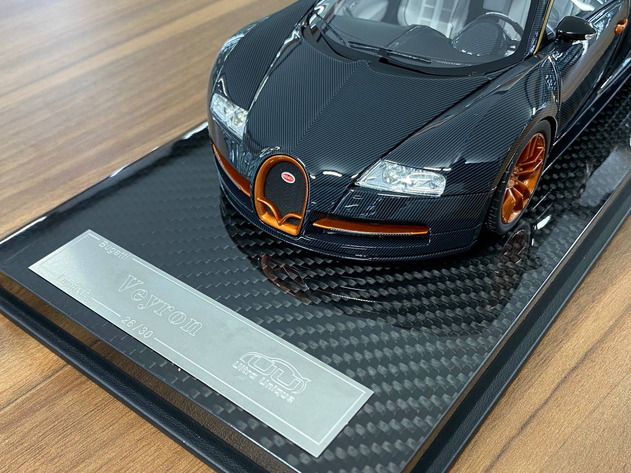 1/18 Resin Model – Bugatti Veyron | Ultra Unique | Black Carbon Fiber | Limited 30 pcs