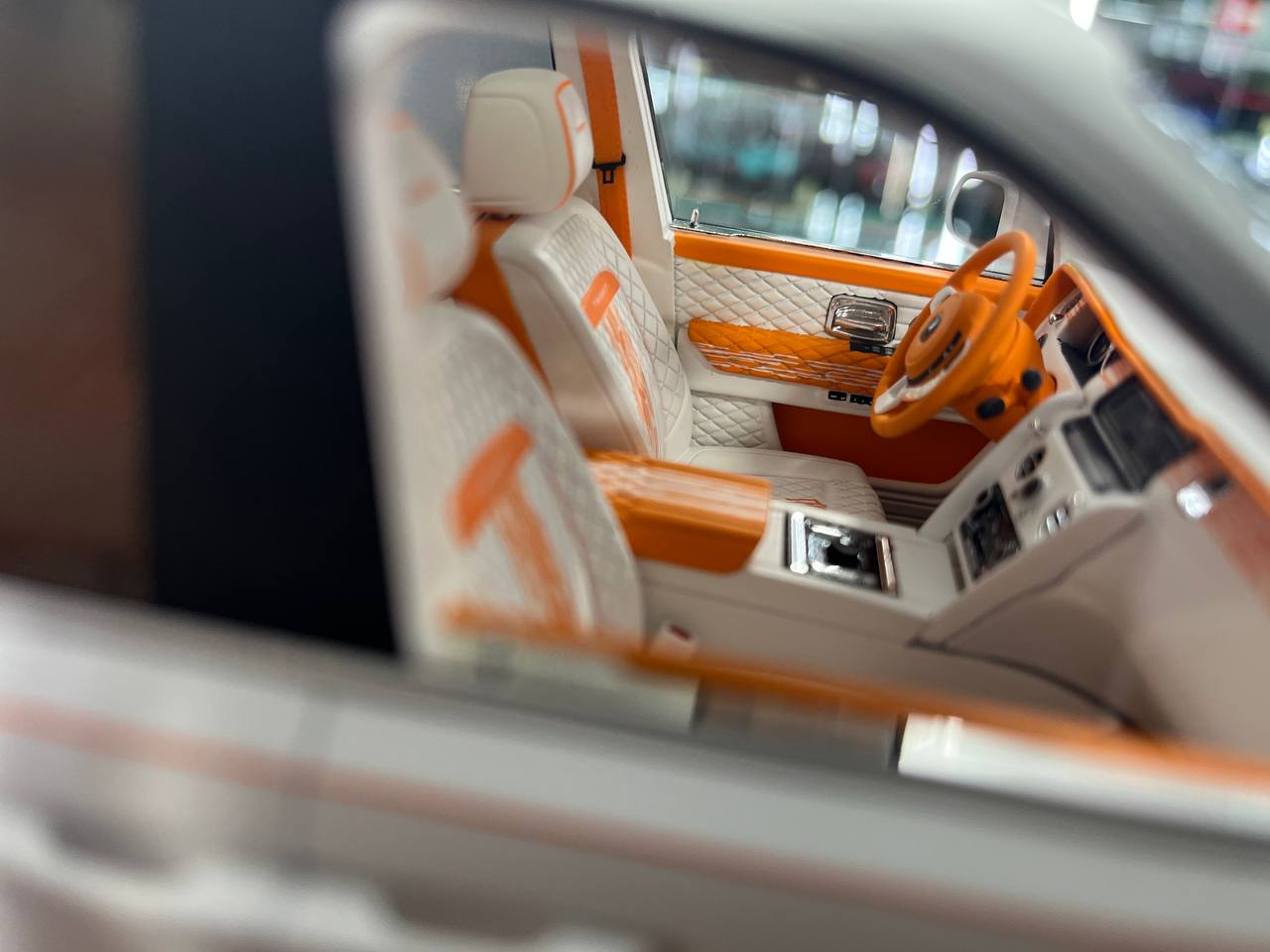 ★ 1/18 Davis & Giovanni Rolls Royce Cullinan Mansory – White / Orange | Limited to 03