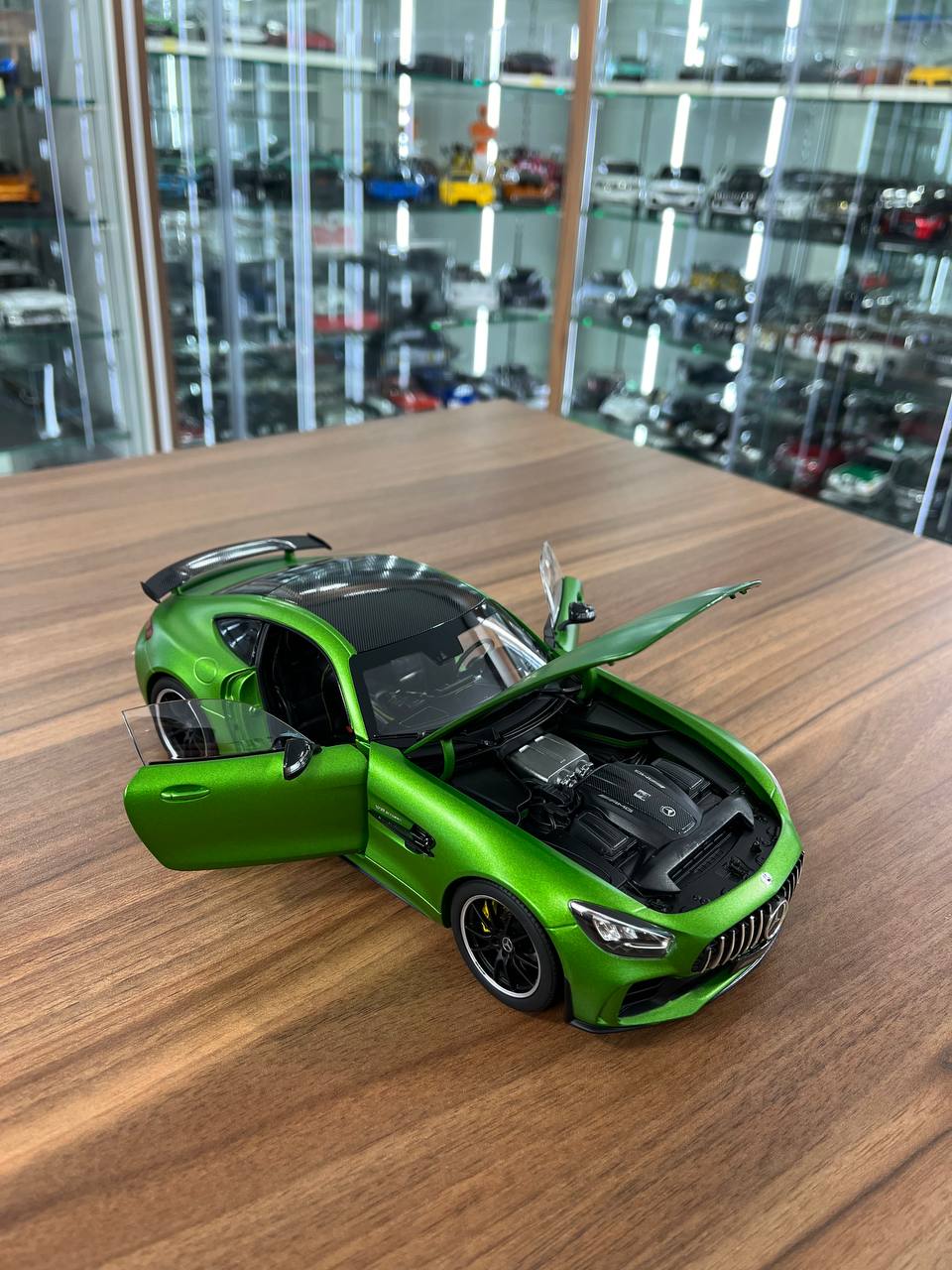 1/18 Diecast Norev Mercedes-Benz AMG GT Black Series – Green Hell Magno |