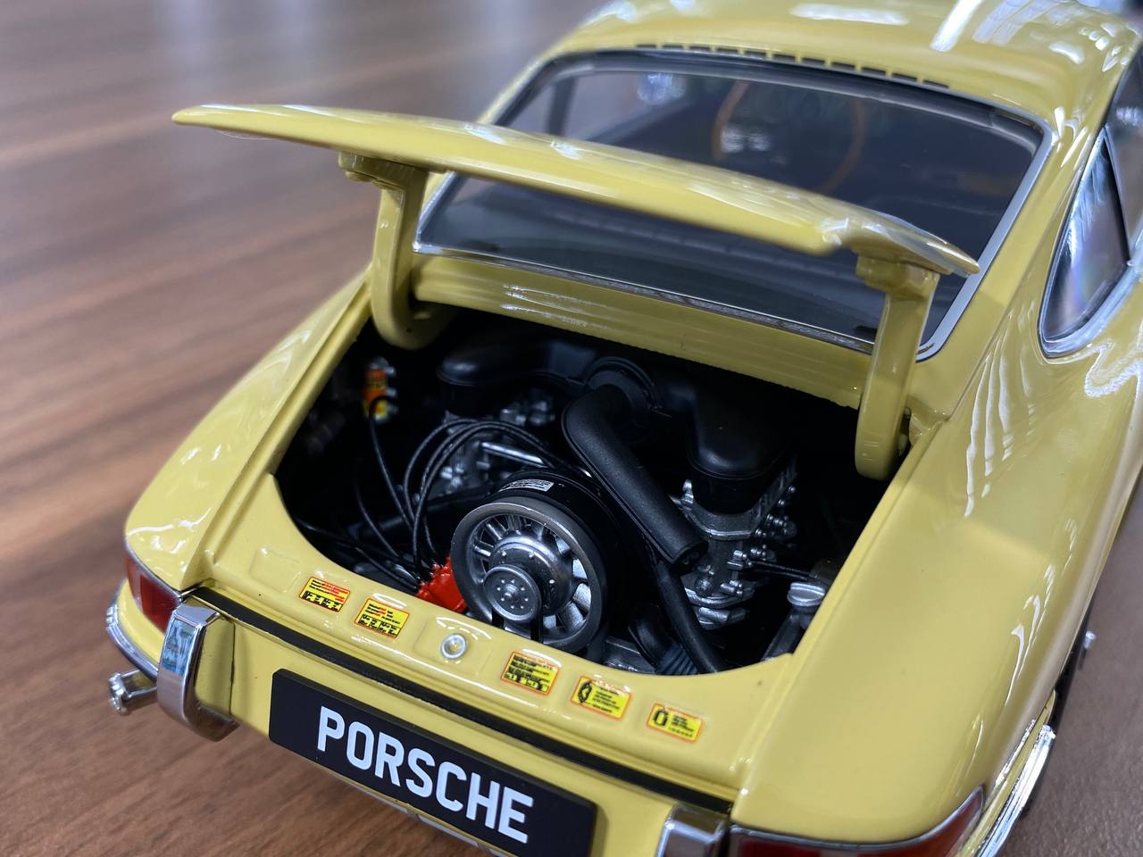 1/18 KYOSHO Porsche 911 (901) Champagne Yellow | Diecast Model with Full Opening