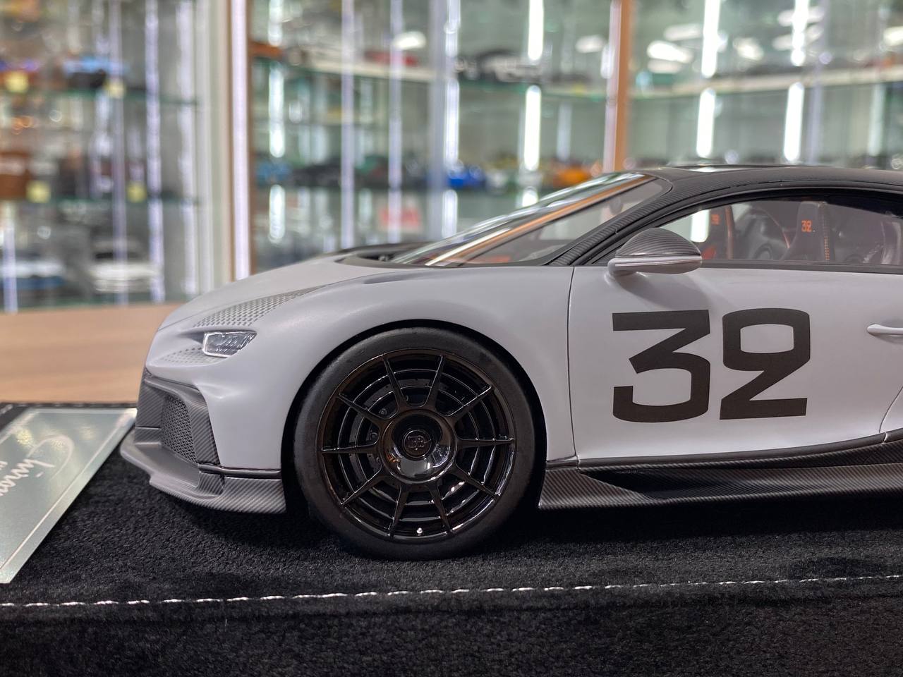 1:18 H&H Bugatti Chiron Pur Sport Grand Prix Jet Grey | Limited 30 pcs
