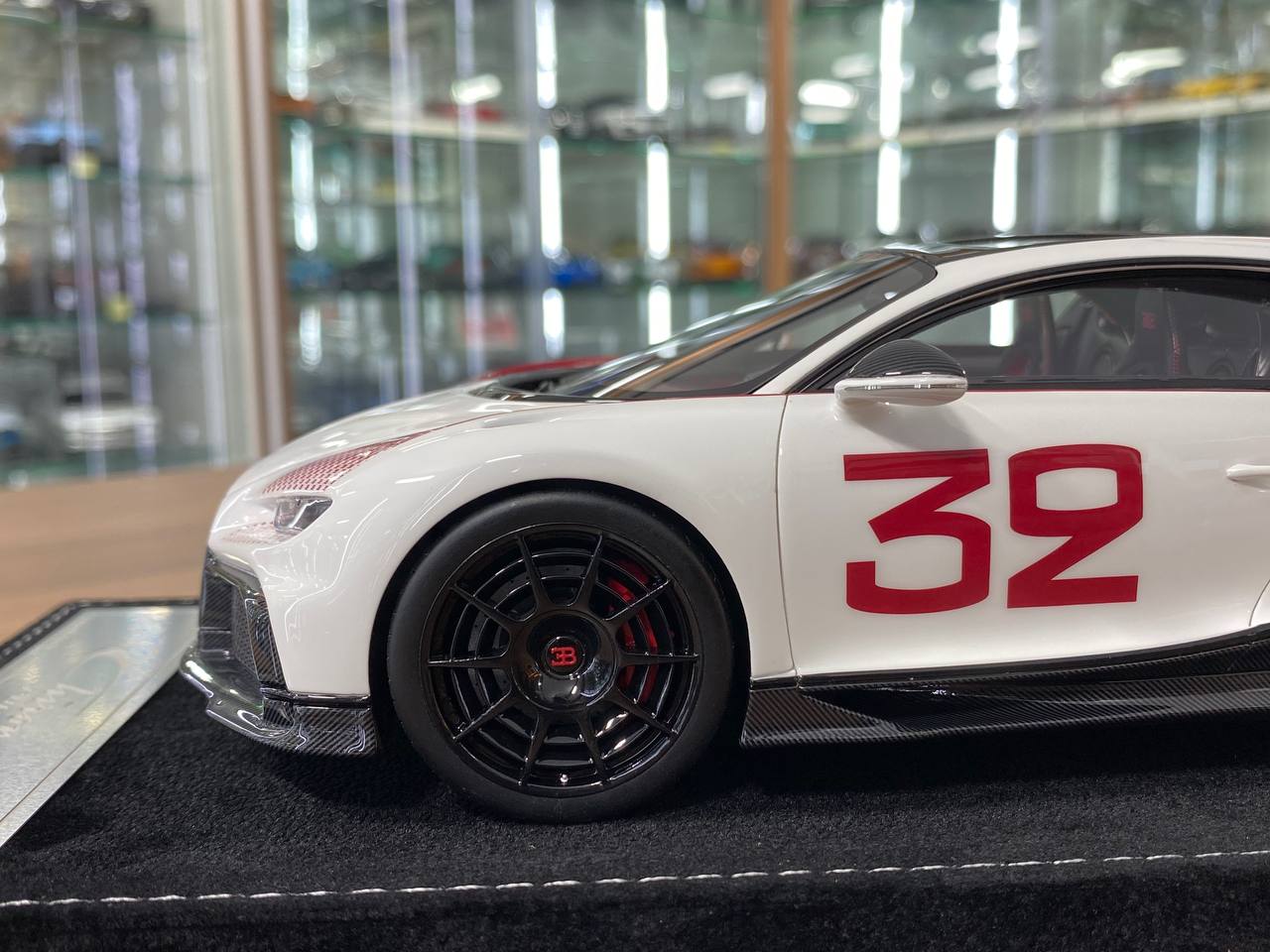 ★ 1:18 H&H Bugatti Chiron Pur Sport – Grand Prix White – Limited Edition of 30