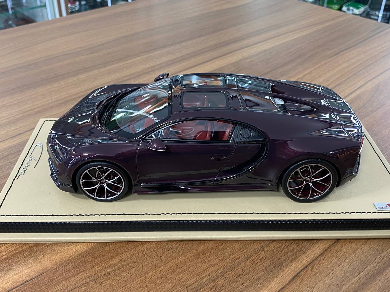 ★ 1:18 MR Collection Bugatti Chiron Sky View – Red Carbon / Black – Limited Edition