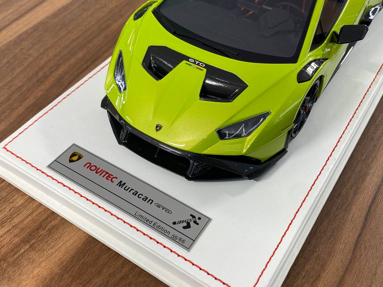 ★ 1/18 Runner Lamborghini Huracan STO Novitec – Green – Limited Edition (66 pcs)