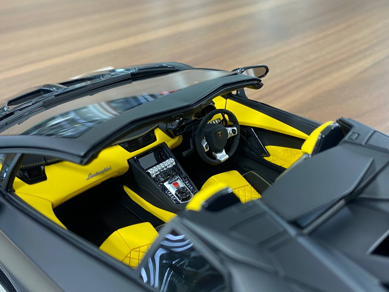 1/18 Resin Davis & Giovanni Lamborghini Aventador LP 720-4 2.0 Roadster in Matt Black with Black/Yellow Interior Limited Edition - 18 pcs
