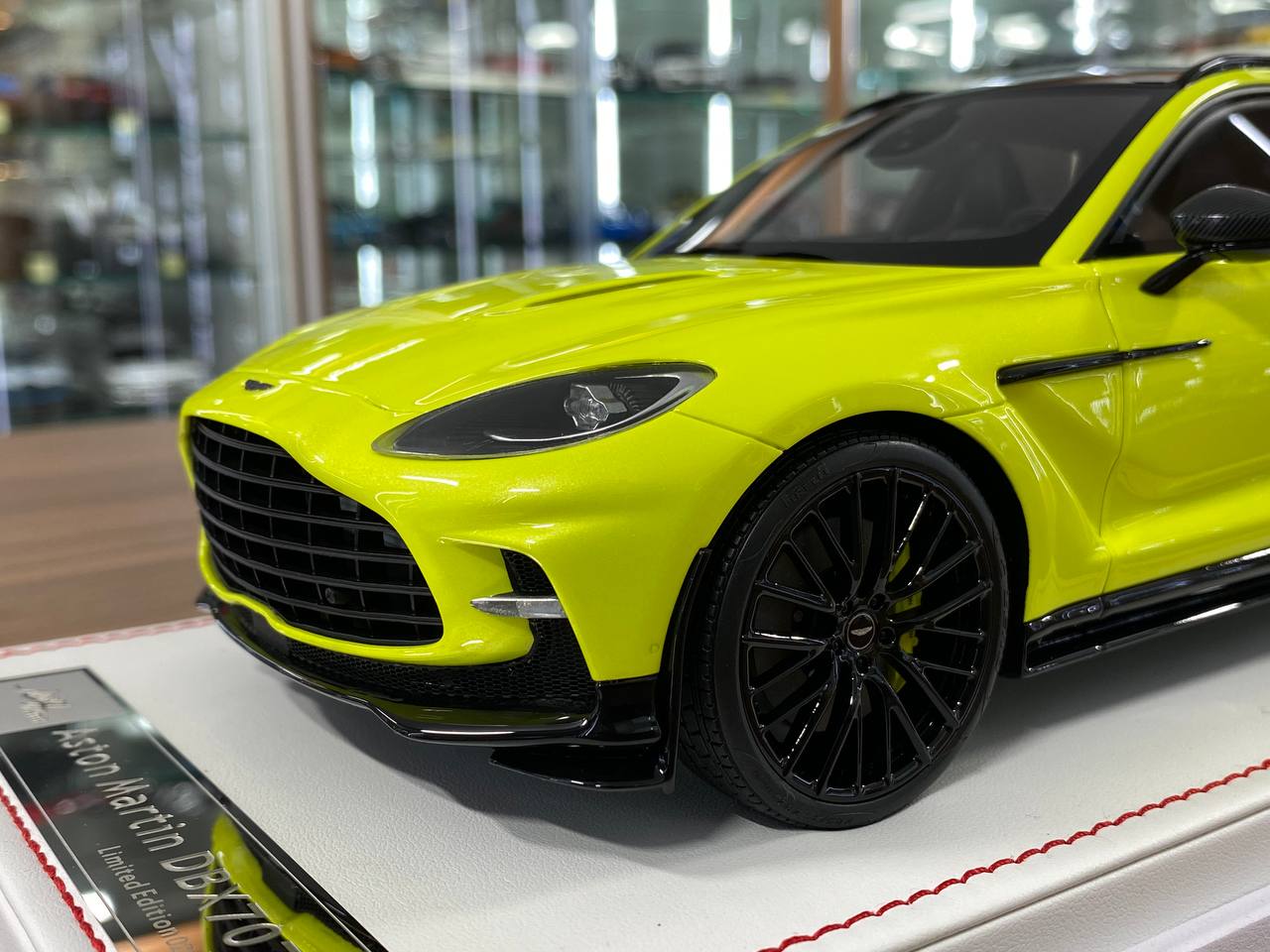 1/18 Resin IVY Model Aston Martin DBX707 Lime Essence Limited 30 pcs