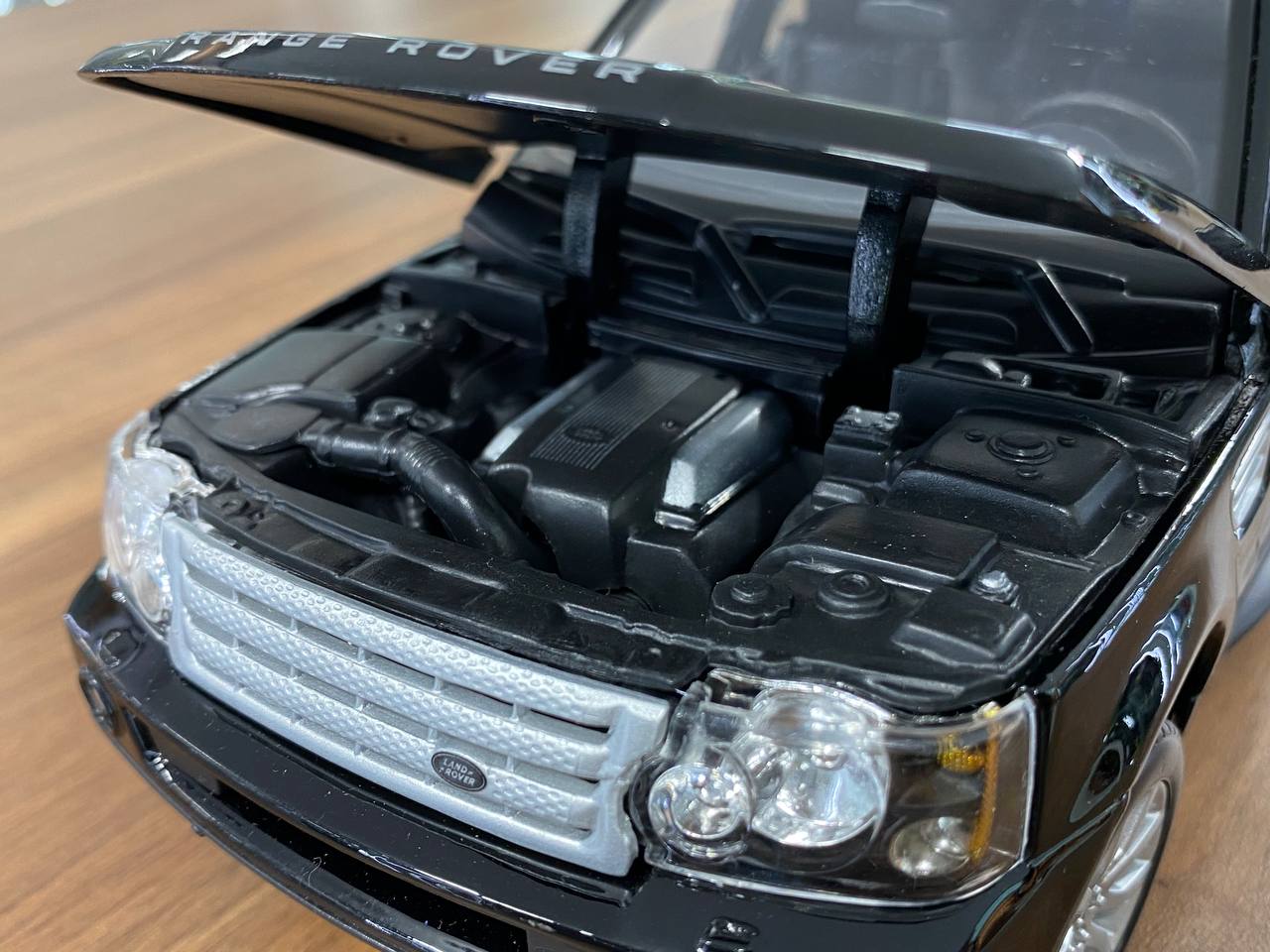1/18 Diecast Bburago Land Rover - Range Rover Sport (Black) Scale Model Car