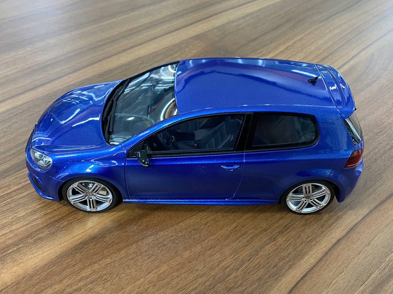 Otto Mobile Volkswagen Golf R VI - 1/18 Resin Model, Blue