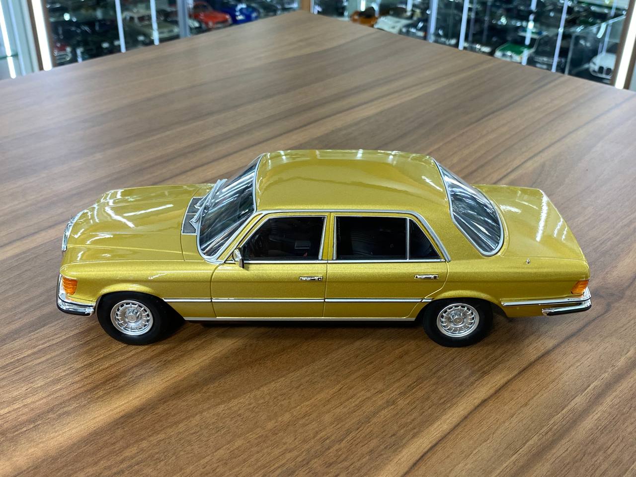1/18 Mercedes-Benz 450SEL W116 Gold Model Car by iScale