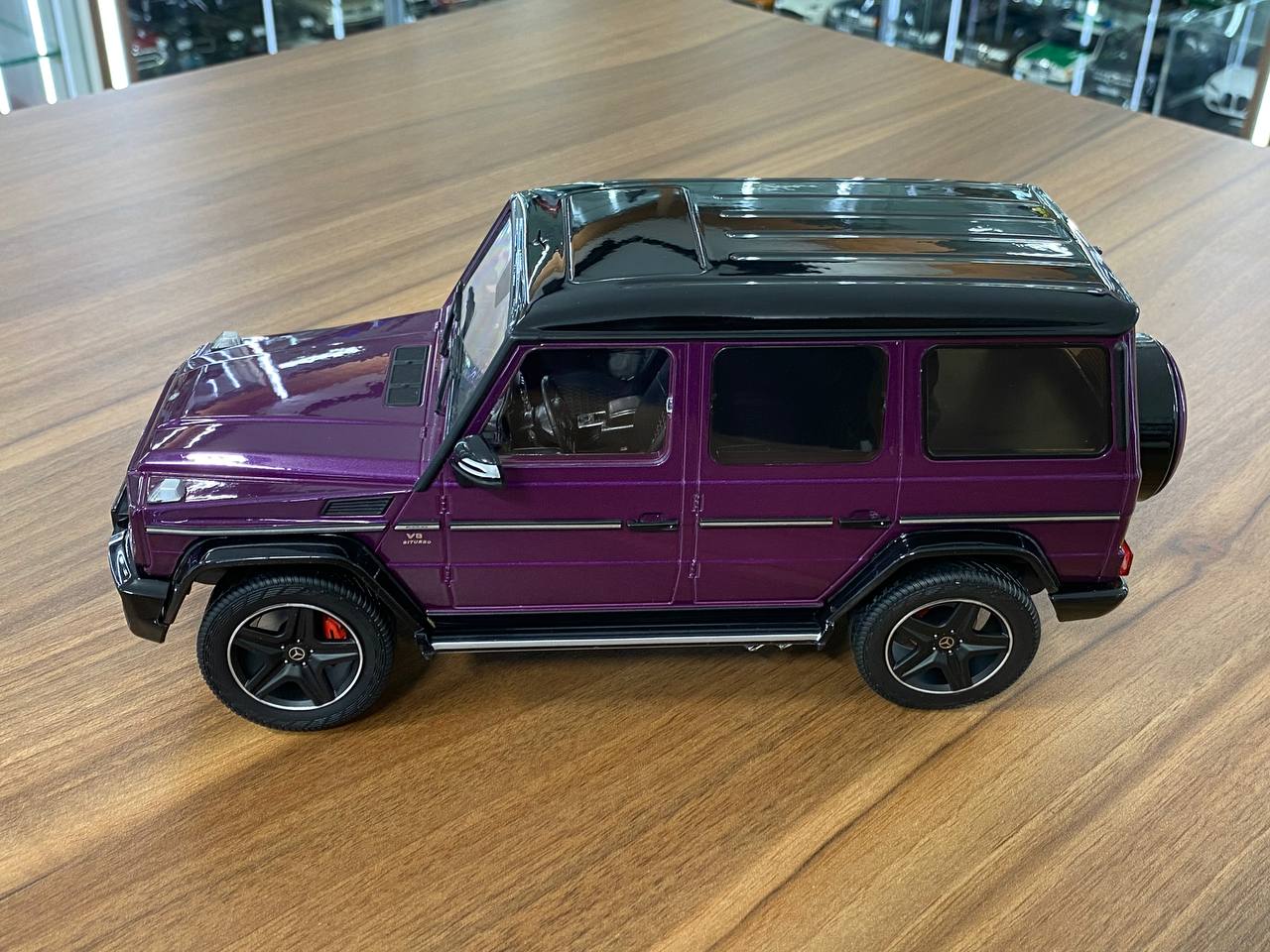 1/18 Mercedes-Benz G-63 Purple Model Car by iScale