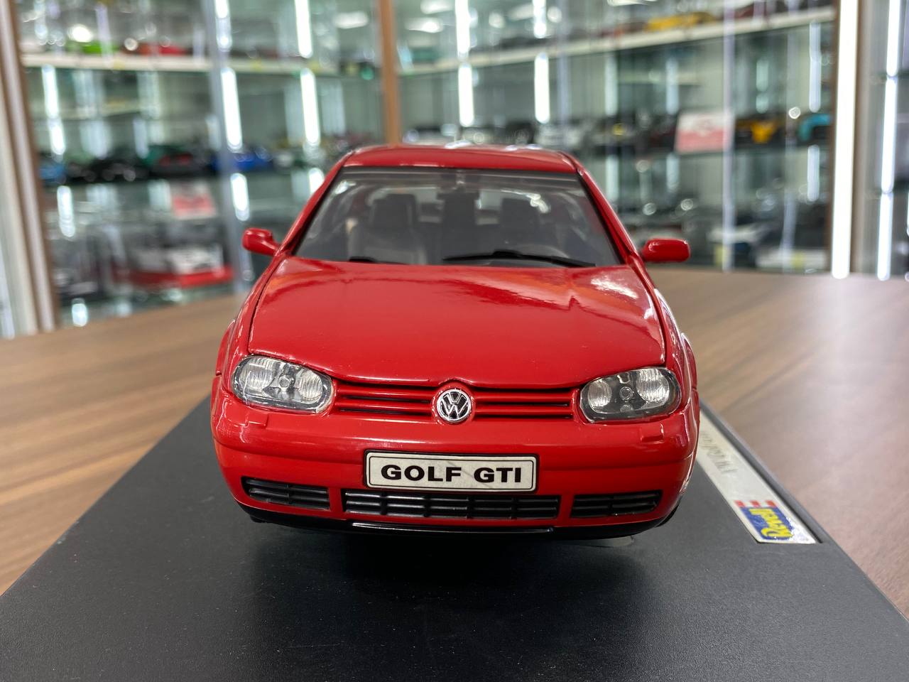1/18 Diecast Volkswagen Golf GTI 1998 Revell in Red