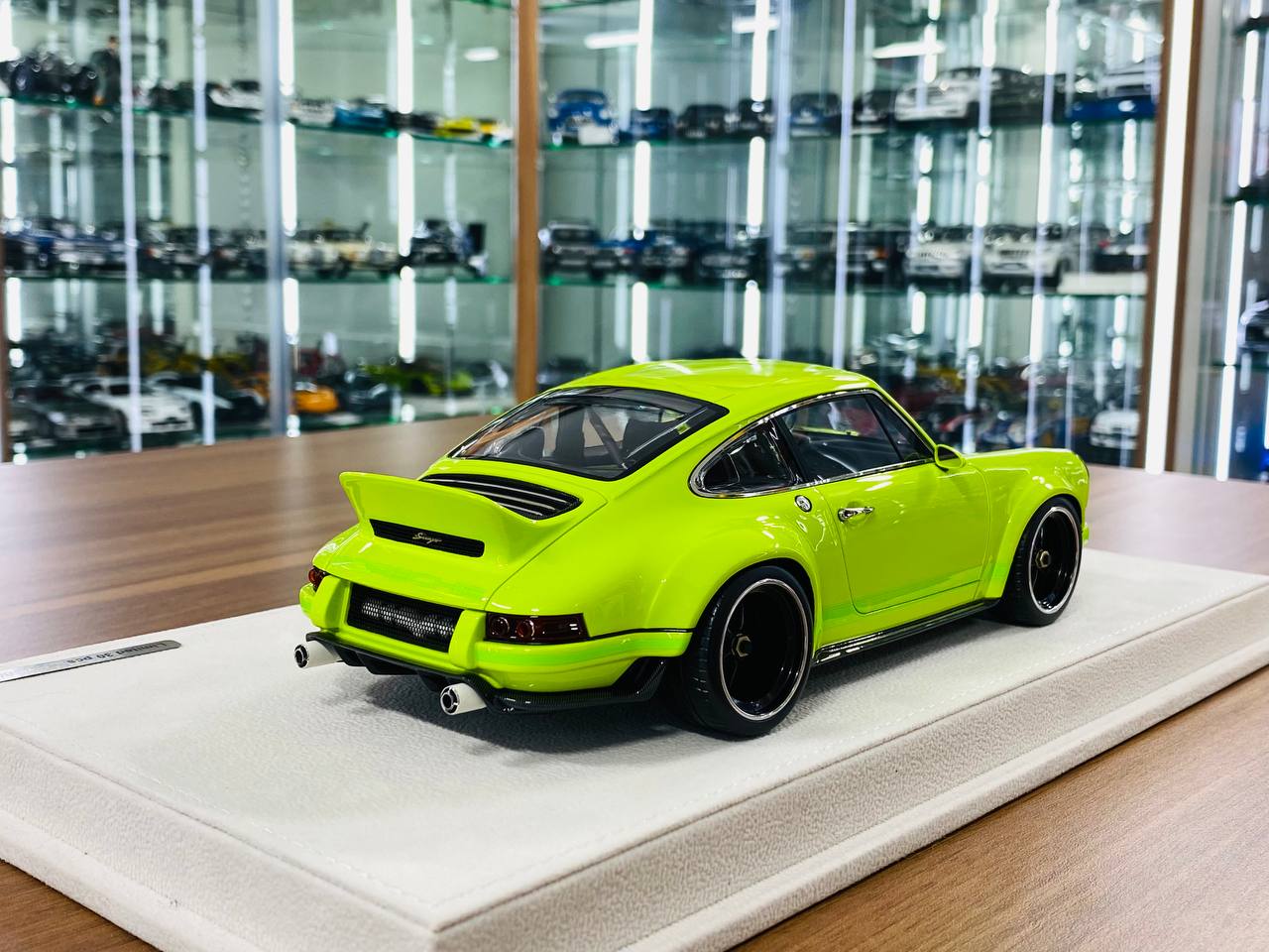 1/18 Resin Porsche 911 Singer DLS Green Limited 30 Pcs by Make Up