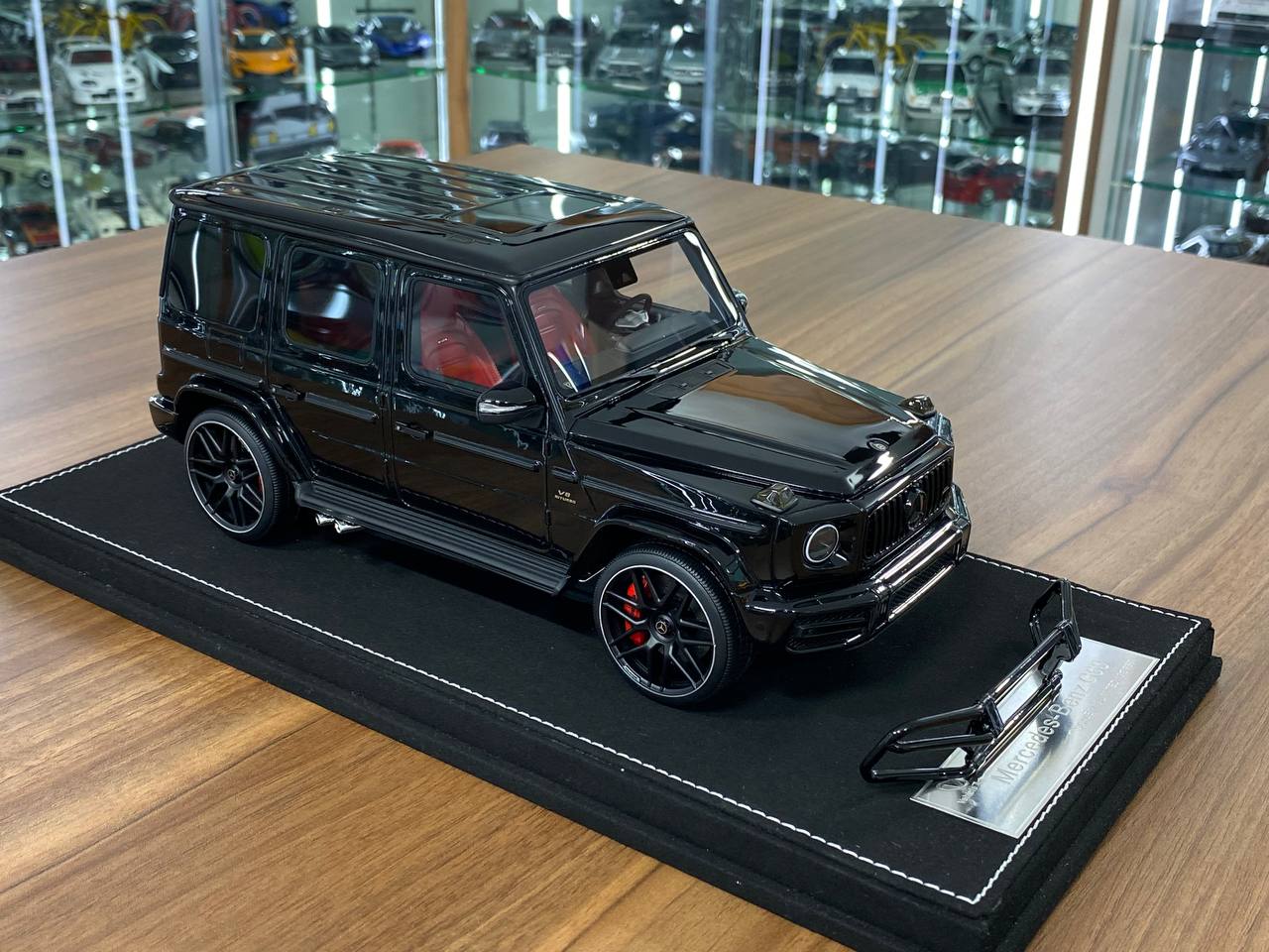 1/18 Resin Model - Mercedes-Benz AMG G63 with Removable Grill (Black/Red Interior)