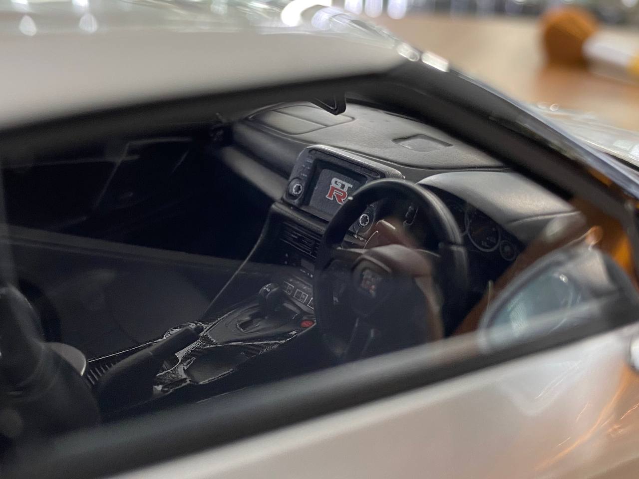 1:18 Resin Model - Kyosho Samurai Nissan GT-R R35 Premium Edition (Silver)