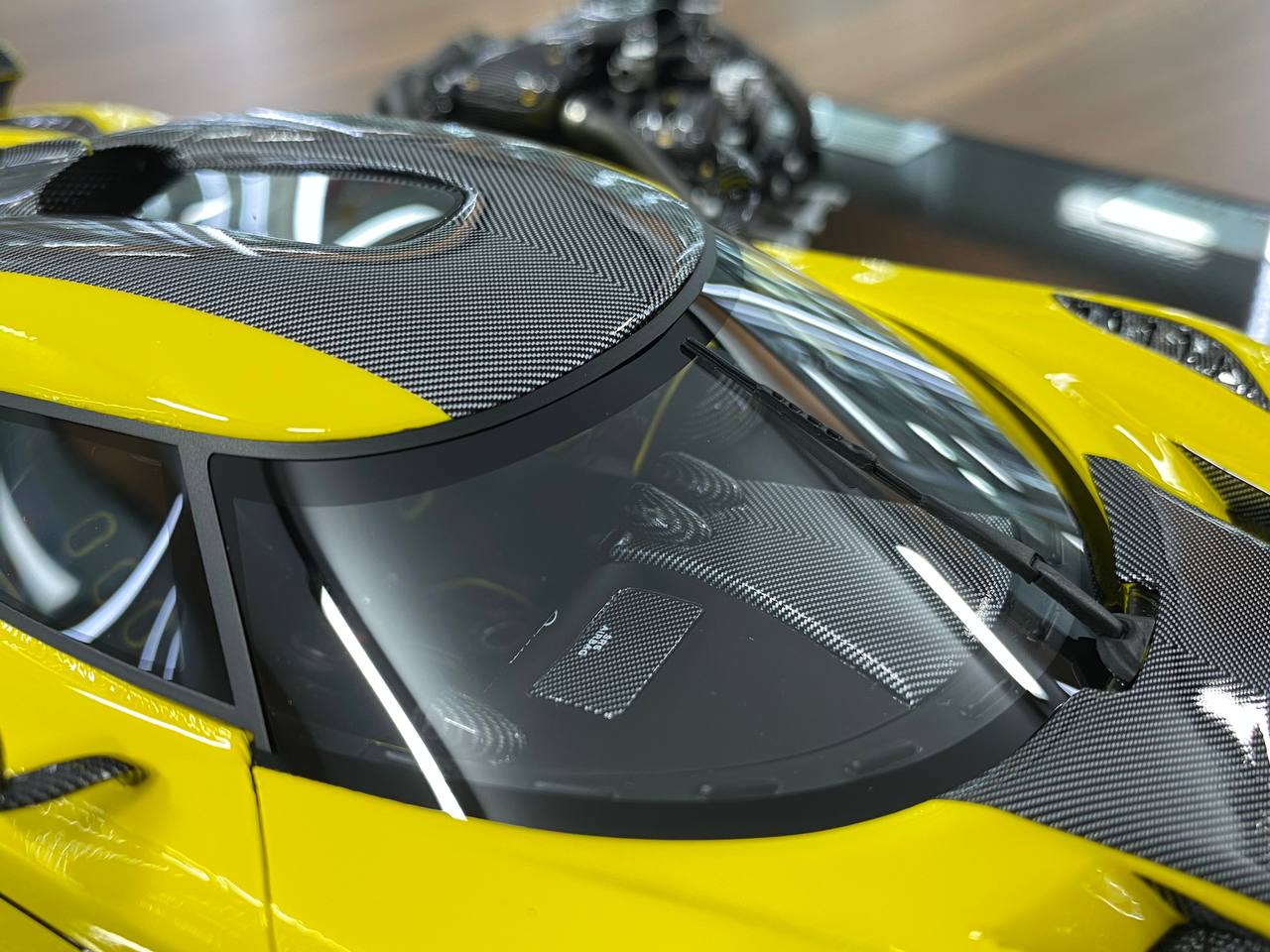 1:18 Resin - General Models Koenigsegg Agera ML with Engine (Yellow/Carbon)