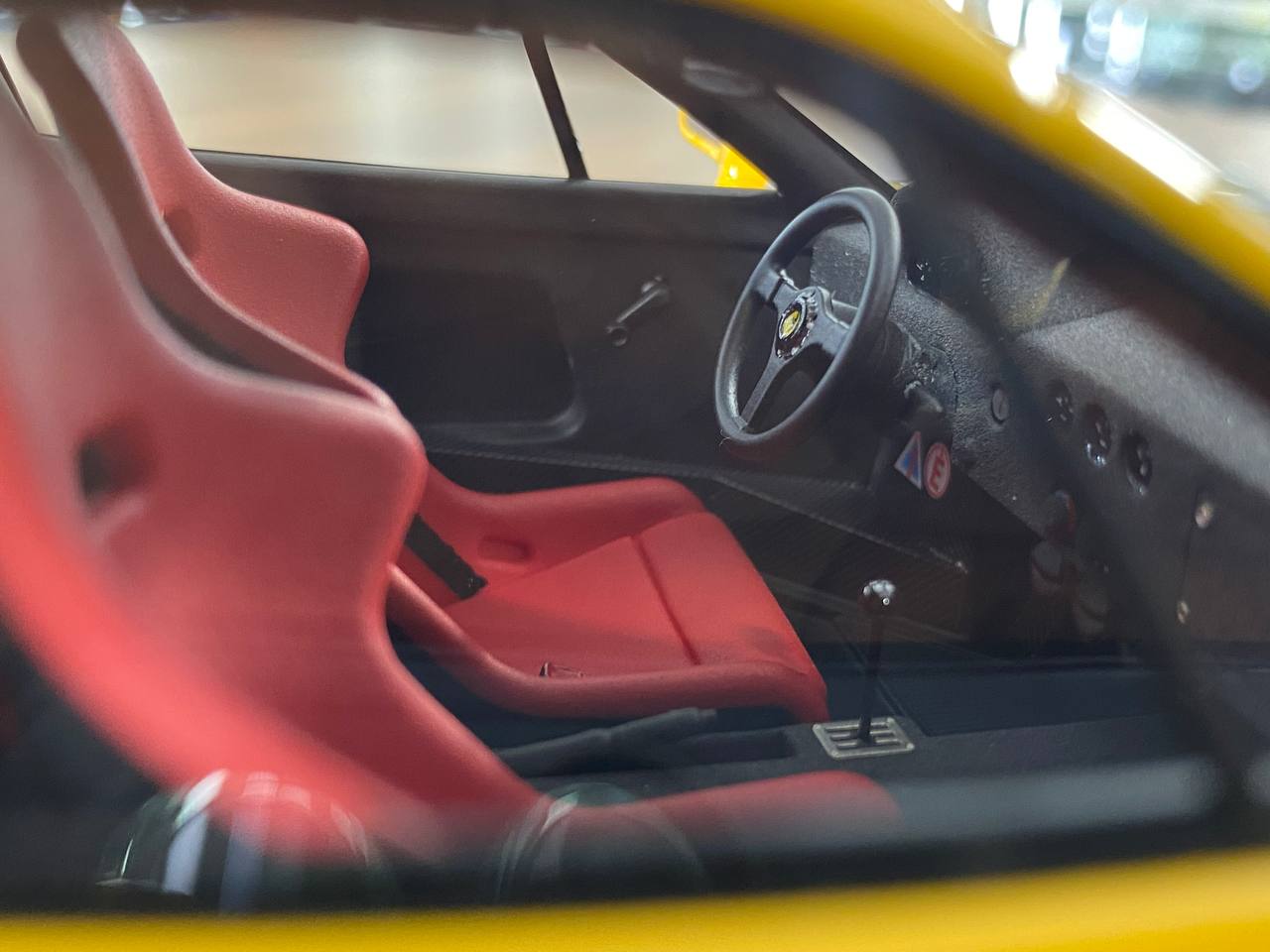1:18 Resin - BBR Models Ferrari F40 Giallo Modena (Yellow)