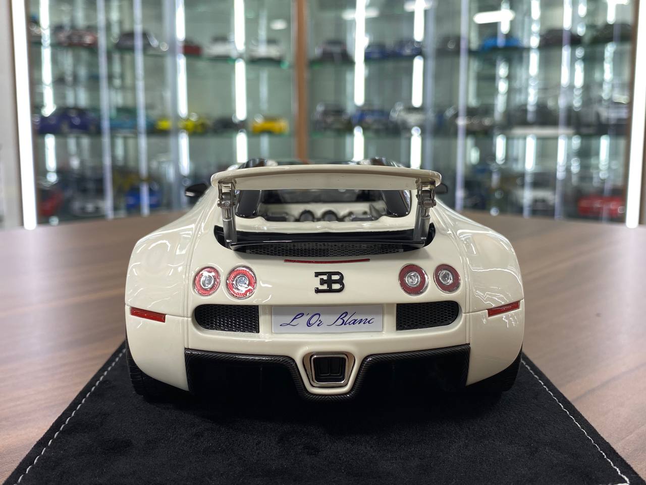 1:18 Resin H&H Bugatti Veyron Grand Sport 16.4 Black/White (Limited 20 pcs)