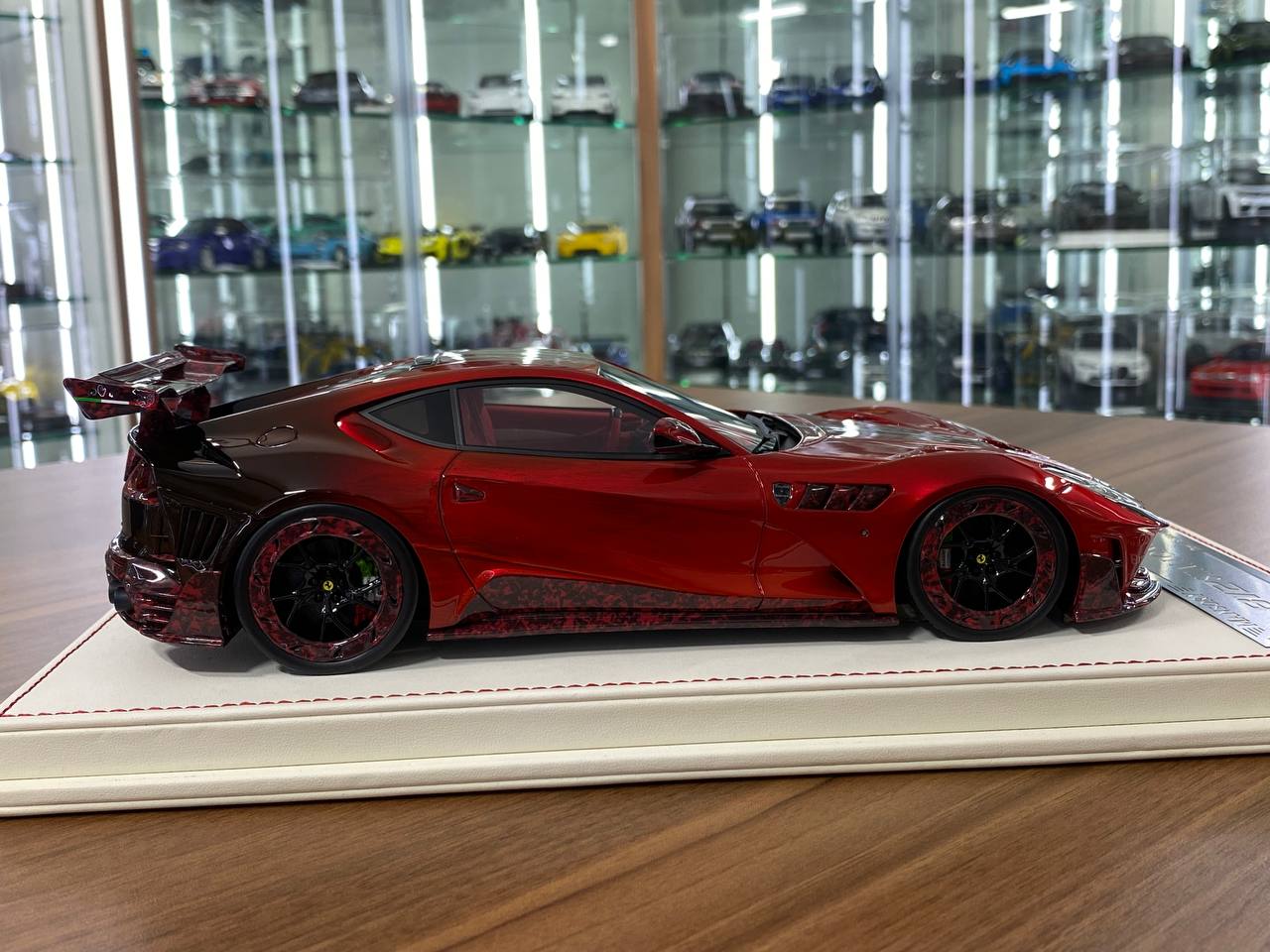 1:18 Resin – Davis & Giovanni Ferrari 812 Stallone Mansory Red / Italian Flag Limited 1 of 1