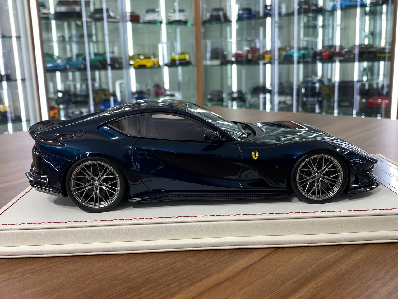 1/18 Resin – Davis & Giovanni Ferrari 812 Superfast Chameleon Limited 01 of 01 pcs