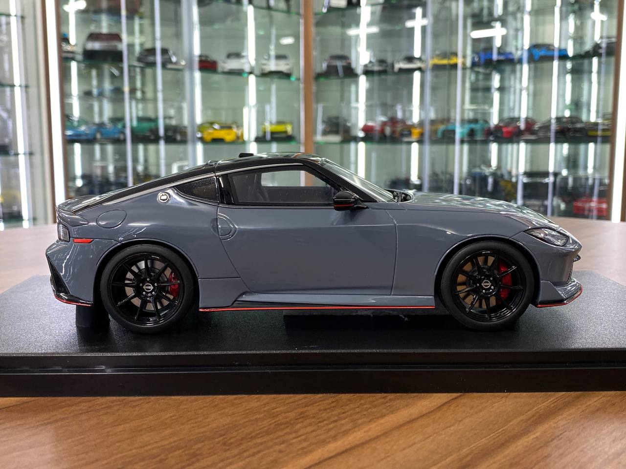 1/18 Resin – GT Spirit Nissan Fairlady Z Nismo Pandem Grey Limited Edition