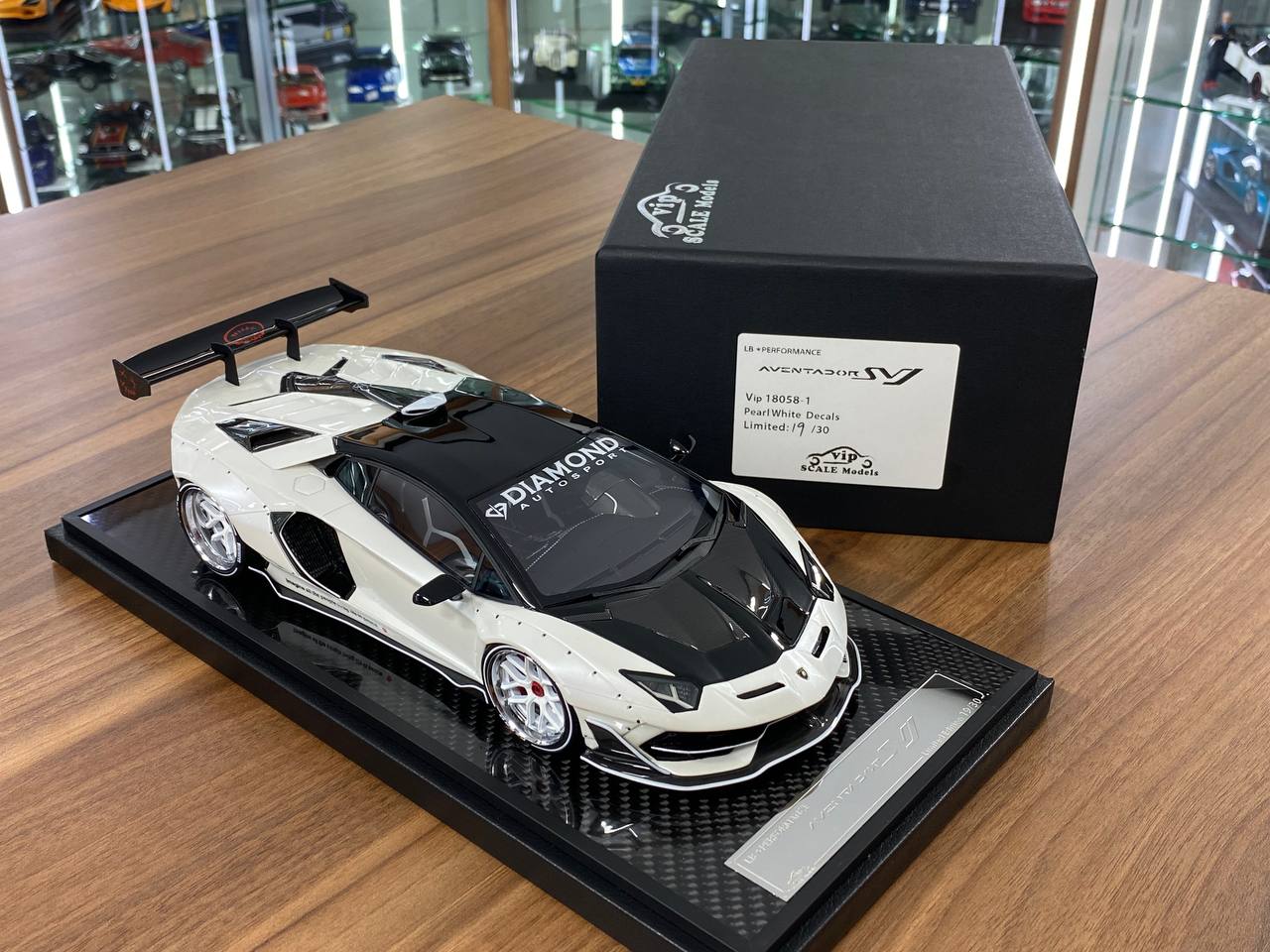 1/18 Resin – VIP Models Lamborghini Aventador SVJ Illusionary Pearl White Decals Limited Edition: 30 pcs