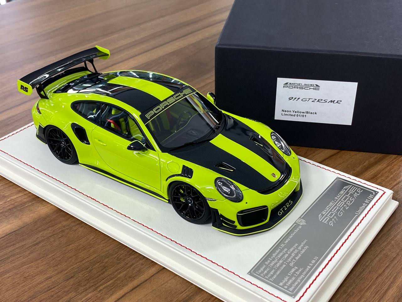 1/18 Resin – Davis & Giovanni Porsche 911 GT2 RS MR Neon Yellow / Black Limited Edition: 1 of 1