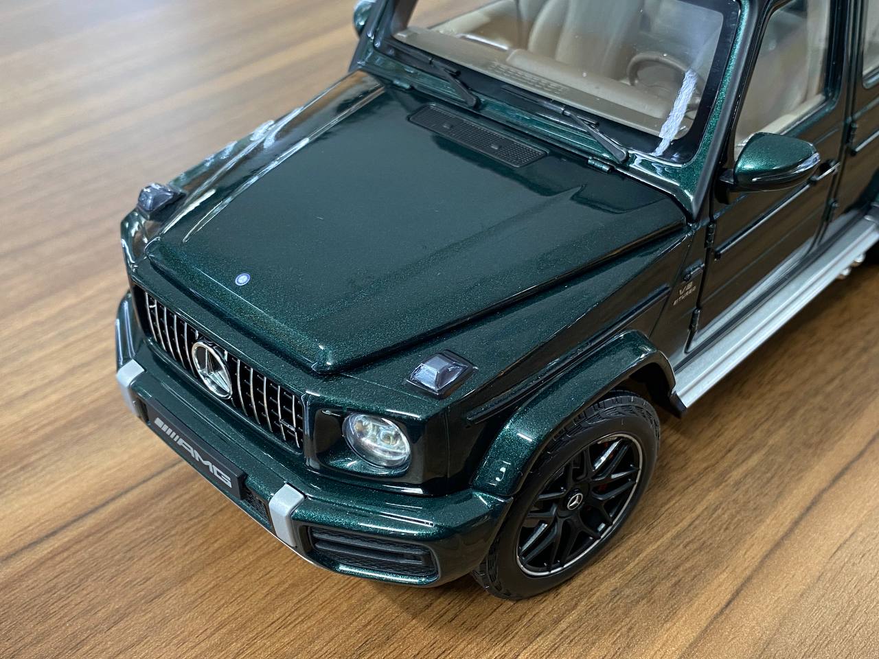 1/18 Diecast Full Opening – MINICHAMPS Mercedes-Benz G 63 (2018) Green Metallic – Limited Edition