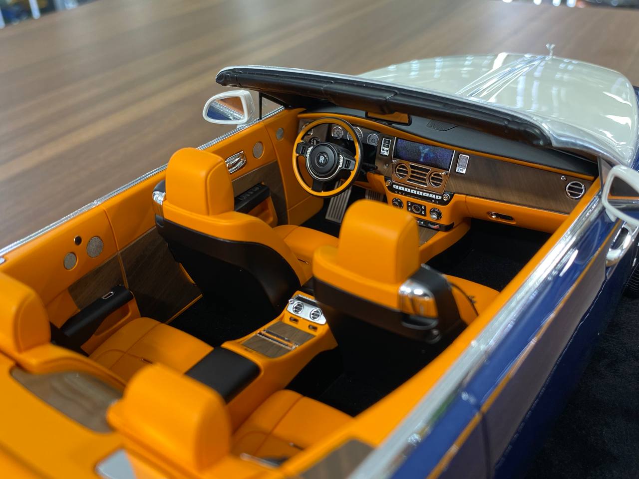 1/18 Resin Model – Rolls Royce Dawn | H&H |Sapphire / Pearl White